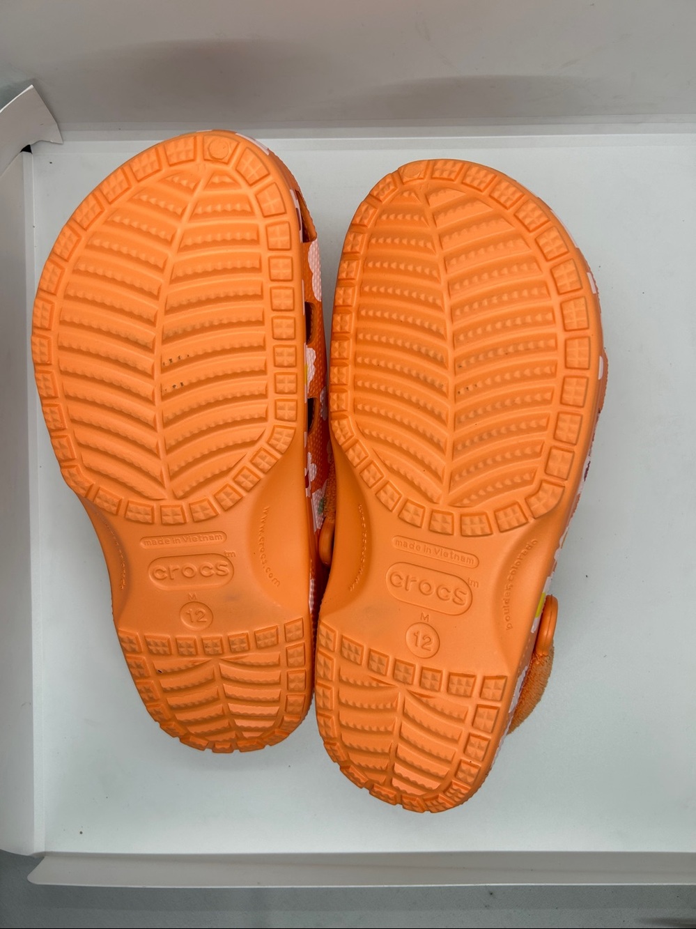 Crocs Classic Terry Cloth Clog Size 12 Unisex Orange And White Daisy Flower - Picture 10 of 12
